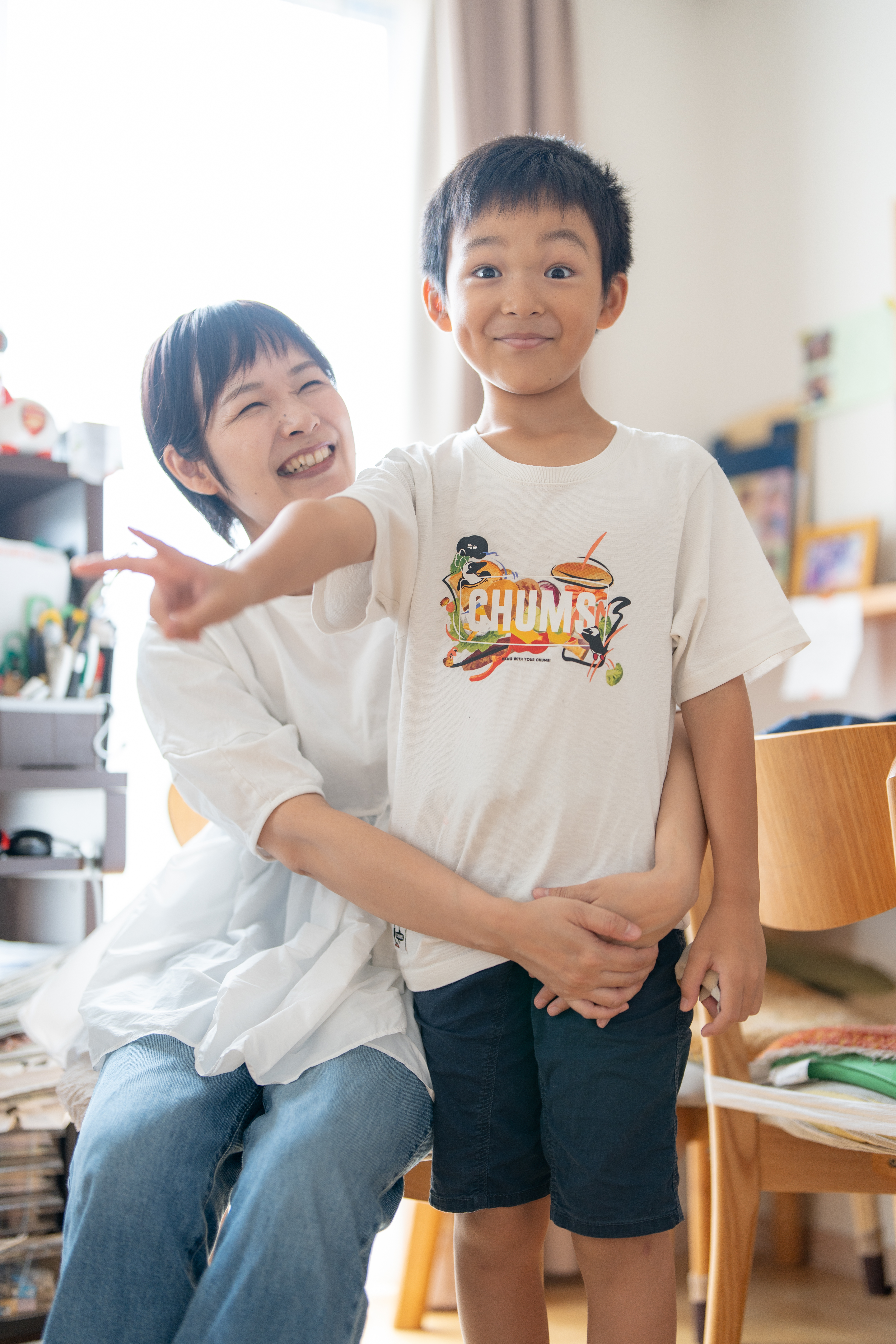 お母さんと男の子のふれあい